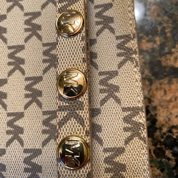 Michael Kors - Picture 3 of 6